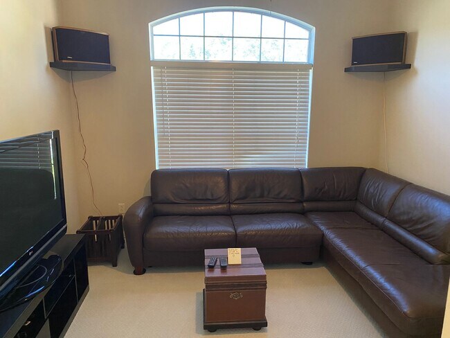 Building Photo - NOTE . Beautiful Long Term or possibly short term rental  If property is rented long term, winter...