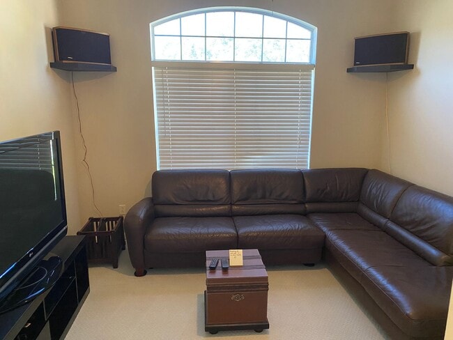 Building Photo - NOTE:  This property IS ONLY AVAILABLE UNTIL APRIL 2026 at this time, not 2027. Beautiful Short T...