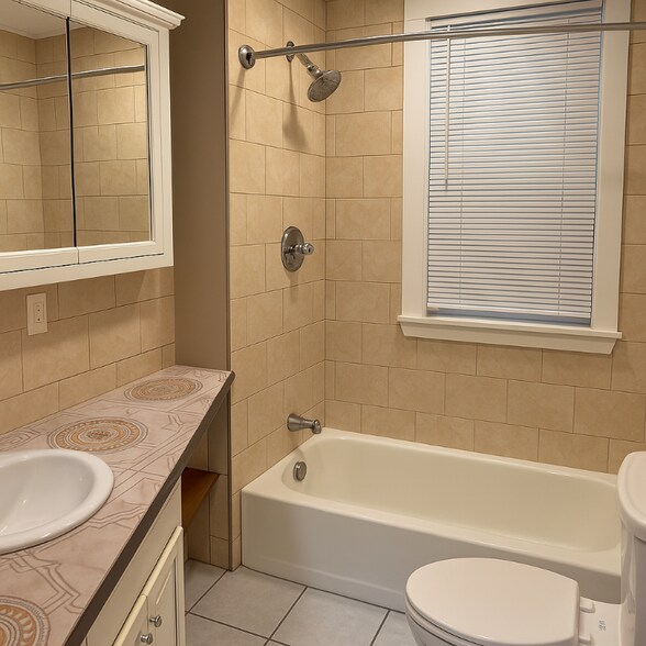 Building Photo - 42 Termine Ave