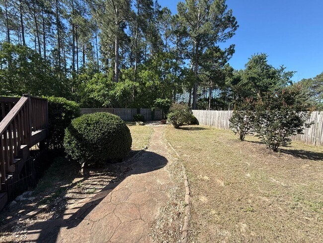 Building Photo - Castlebrooke LN Neighborhood!