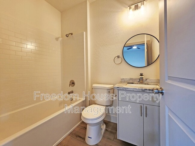 Building Photo - 1340 Arrowhead St