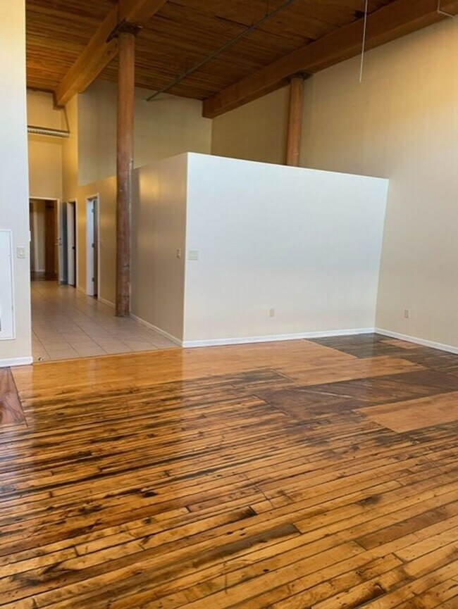 Interior Photo - Victoria Riverside Lofts