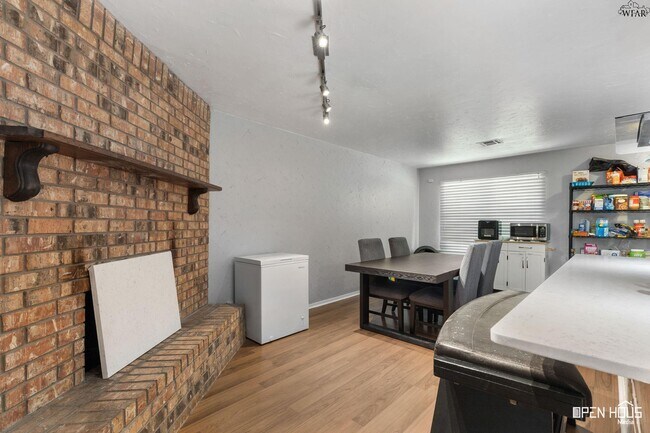 Building Photo - 4906 Colleen Dr