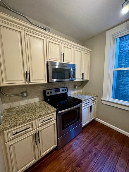 Building Photo - 92 S Main St