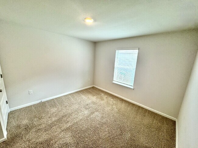 Building Photo - New rental in Brighton Oaks! Conveniently located off Hwy 231, this community conveniently close ...