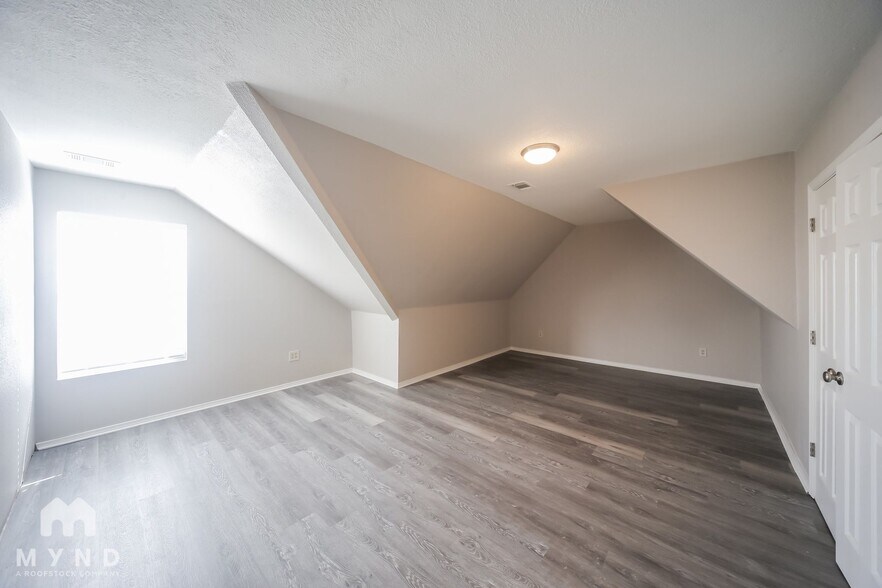 Building Photo - 7384 Hunters Forest Cove
