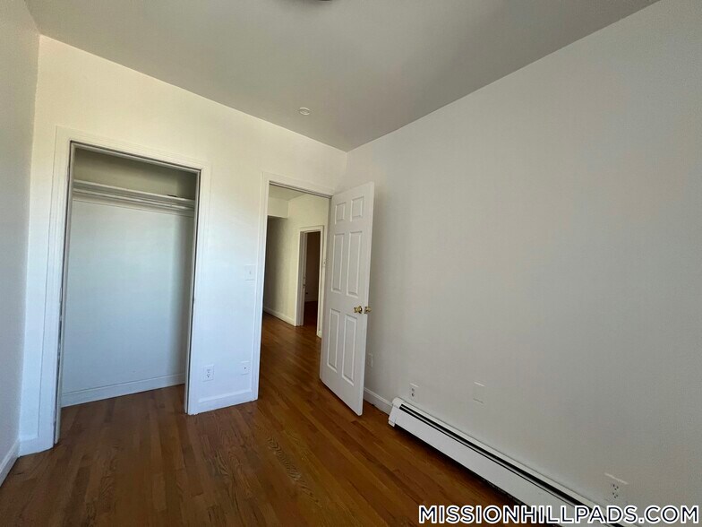 Building Photo - 848 Huntington Ave