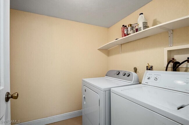 Building Photo - 4300 Gulfstream Dr