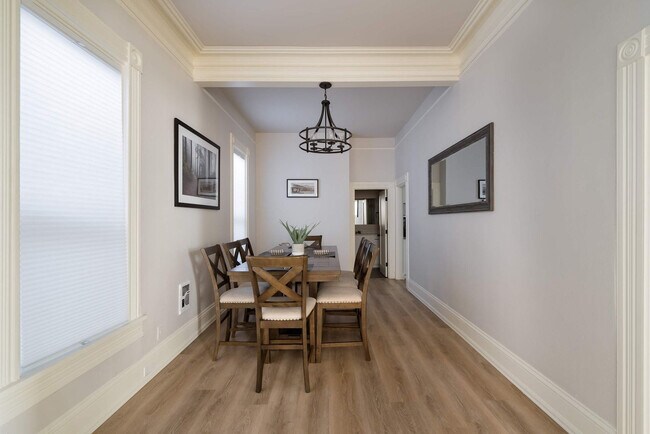 Building Photo - 529 NW 21st Ave