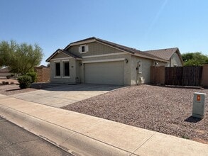 Building Photo - 1450 N Maria Ln