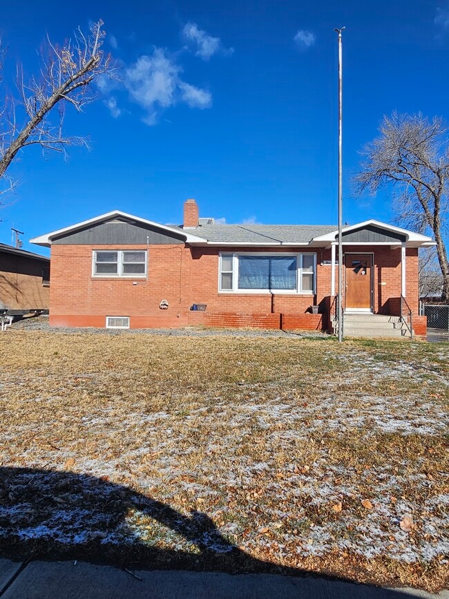 Building Photo - 550 Hall Ave