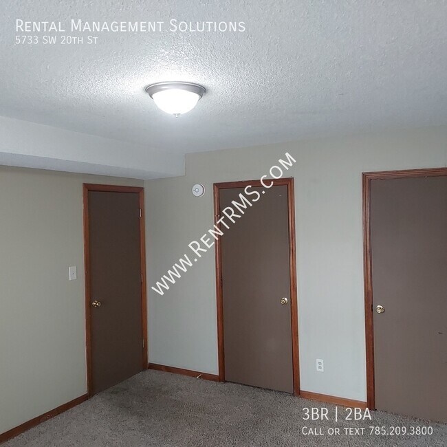 Building Photo - 5733 SW 20th St