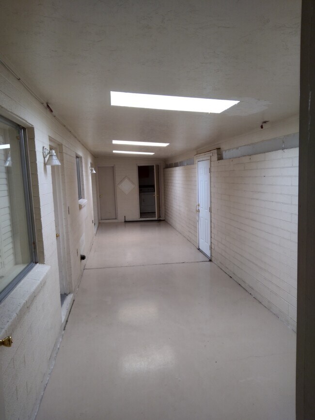 +/- 425SQFT *STORAGE/LAUNDRY - 6734 N 19th St