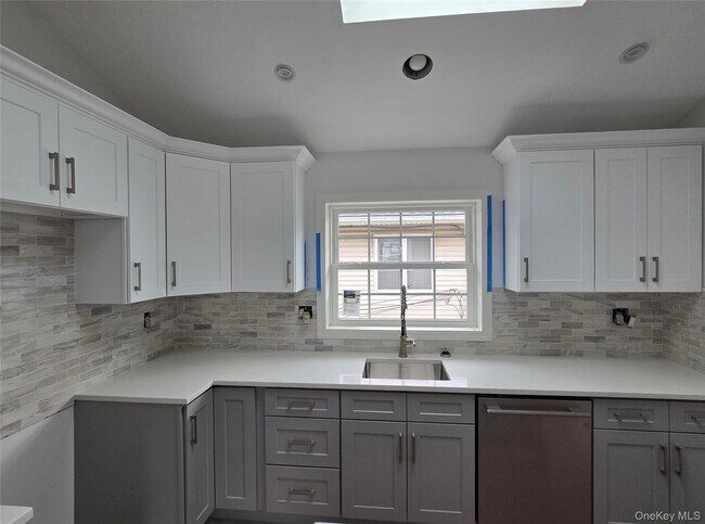 Building Photo - 451 E Pine St