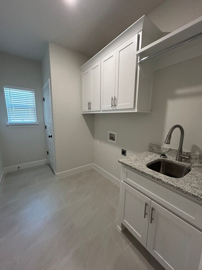 Building Photo - Beautiful Modern Home in Pea Ridge!