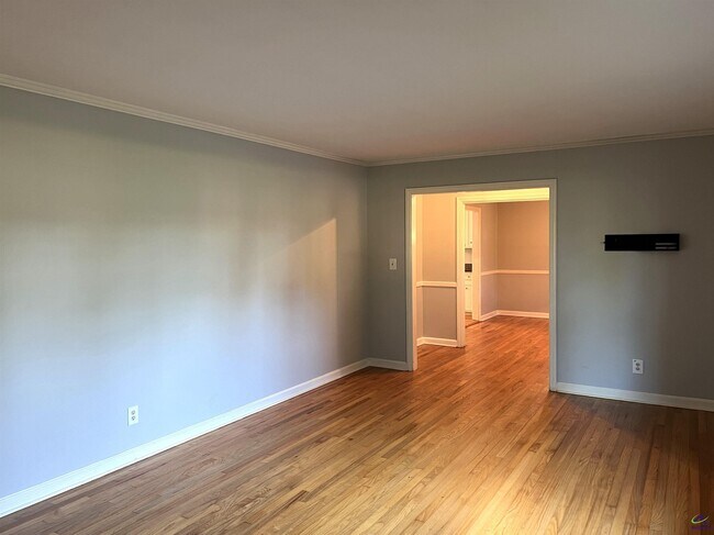 Building Photo - 2855 Riverview Rd