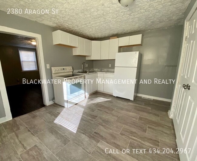 Building Photo - 2380 Aragon St