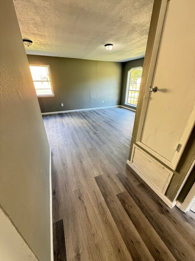 Building Photo - 3831 Morningview Dr