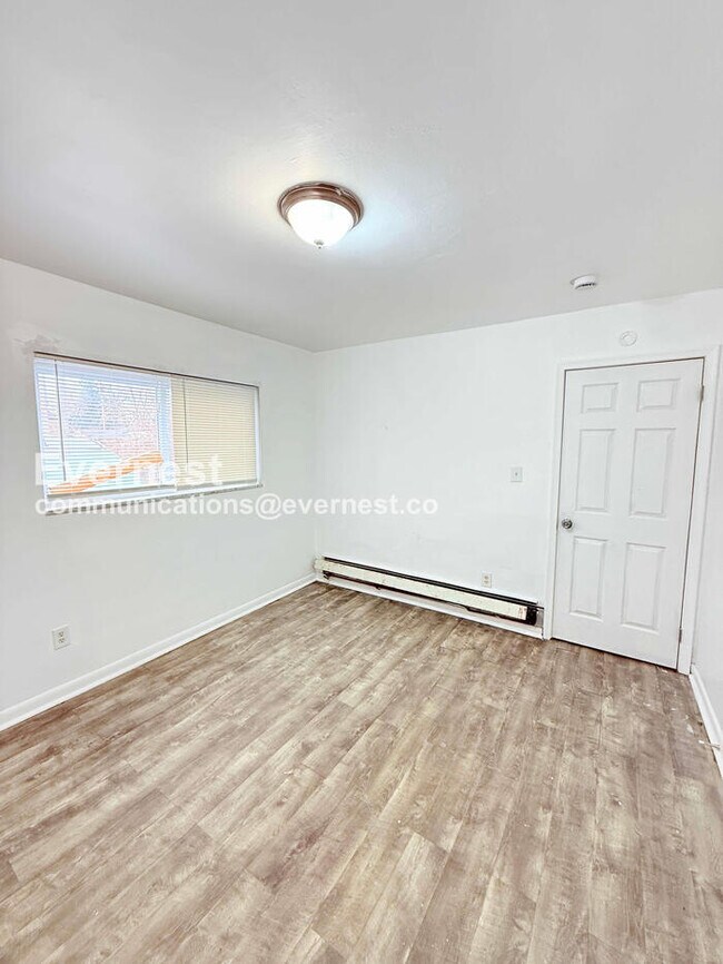 Building Photo - 15601 Schoolcraft Rd