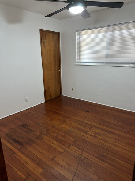 Building Photo - 1640 W James Ave