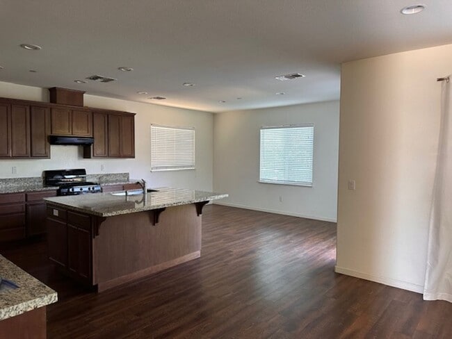 Building Photo - Beautiful home in River Island