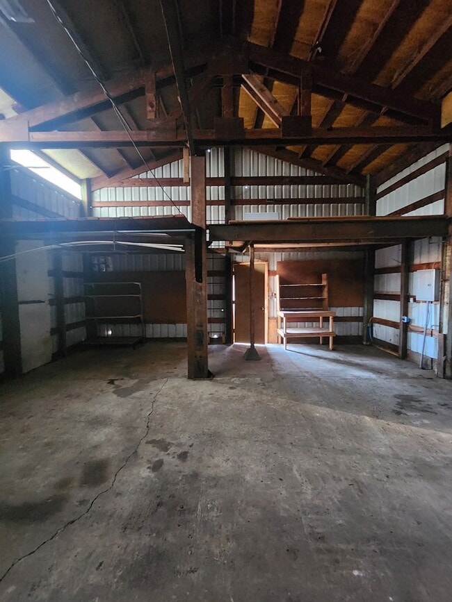 Building Photo - 3-bedroom 1 bath Single Level House