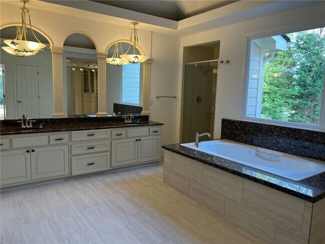 Building Photo - 4510 Chattahoochee Plantation Dr SE