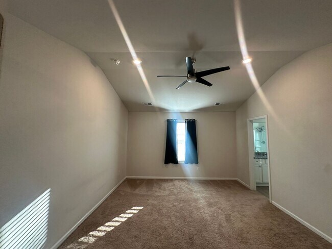 Building Photo - ***MOVE IN SPEACIAL*** Wonderful Three Bedroom (Originally 4 Bedrooms That Has Been Converted to ...