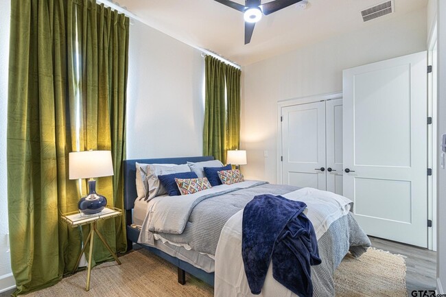 Building Photo - 540 W Erwin St