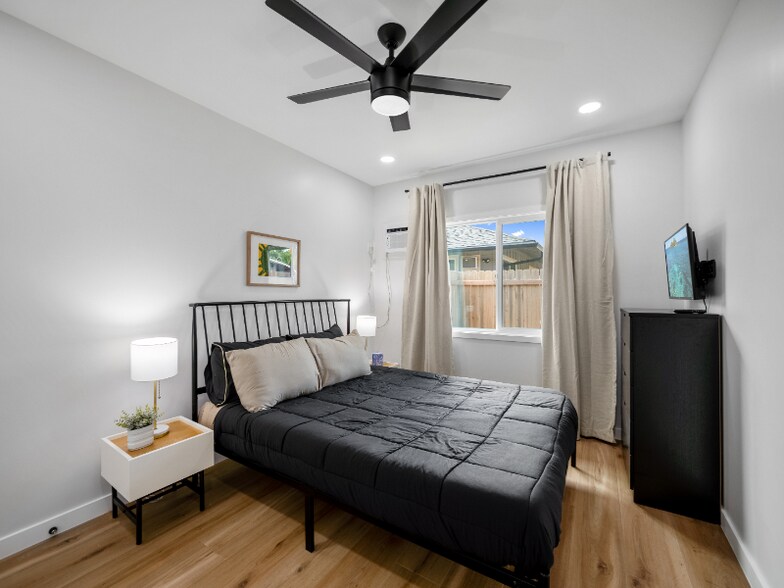 Building Photo - 338 Kalama St