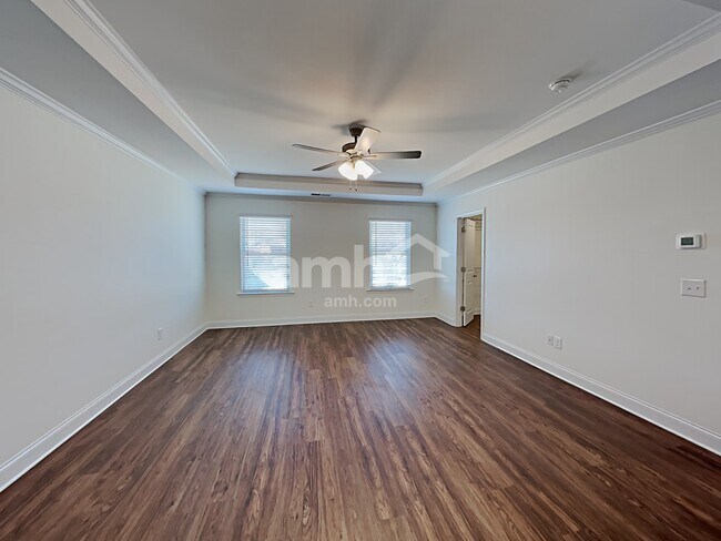 Building Photo - 1349 Pk Pl S