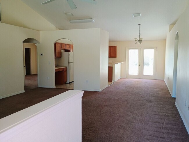 Building Photo - Very Nice 3-Bedroom, 2-Bath Home in a grea...
