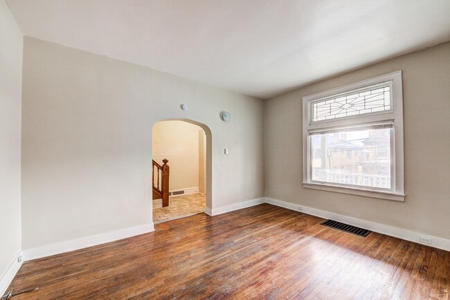 Building Photo - 433 Winton St