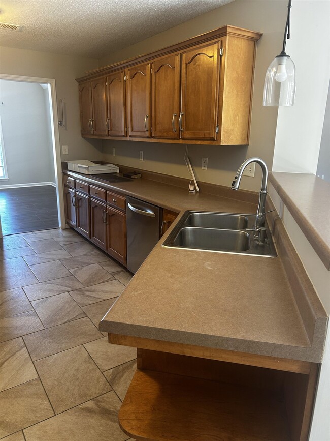 Building Photo - 125 Janis Marie Cove