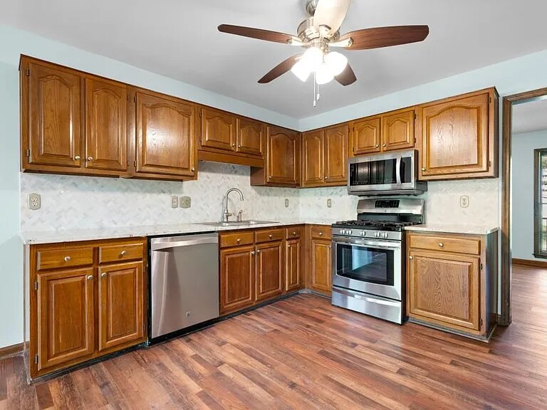 Building Photo - 1061 Retner Dr SW