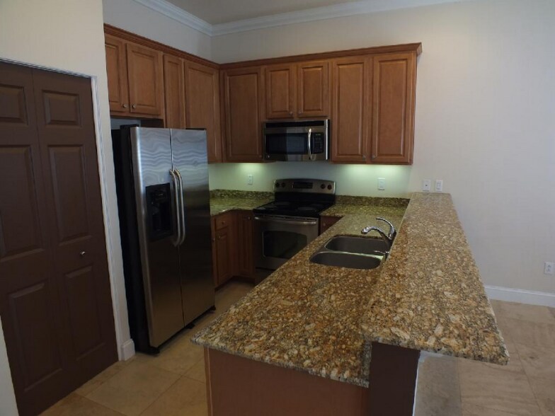 Building Photo - 616 2nd St N