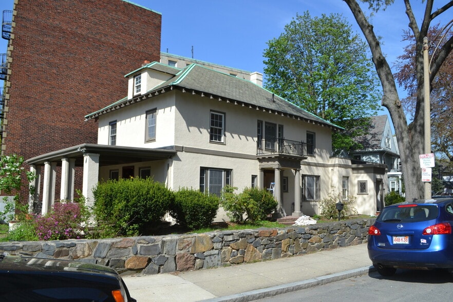 Building Photo - 1860 Commonwealth Ave