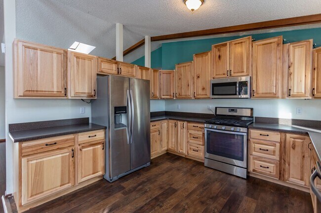 Building Photo - 7673 Safari Cir