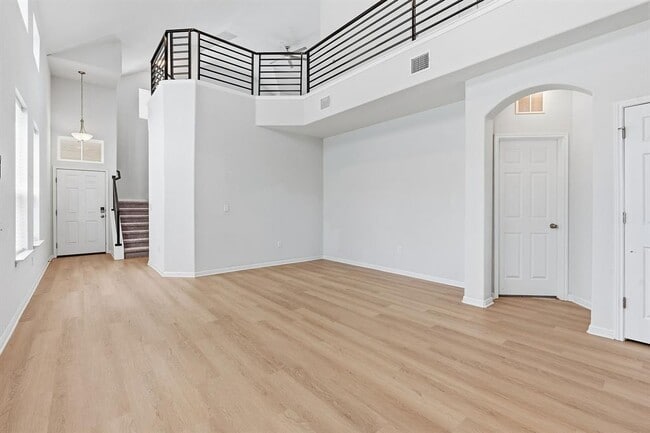Building Photo - 10221 Forest Grove Dr