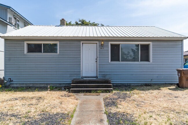 Primary Photo - Single Family Home on Spokanes North Side!!