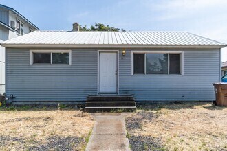 Building Photo - Single Family Home on Spokanes North Side!!