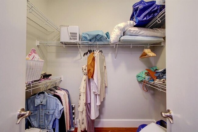 Building Photo - 54 Rainey St