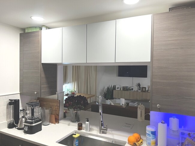 Building Photo - 1930 Sherman Ave