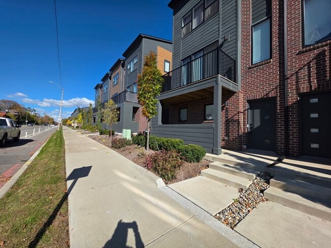 Building Photo - 3604 Trumbull