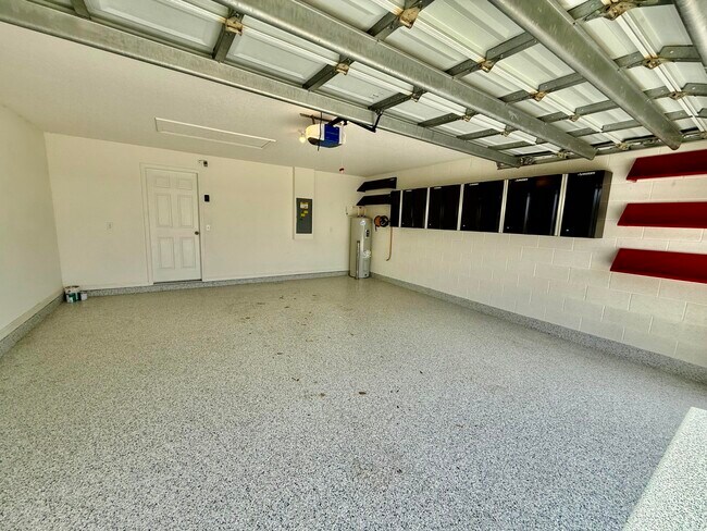 Building Photo - 949 SW Fisherman Ave