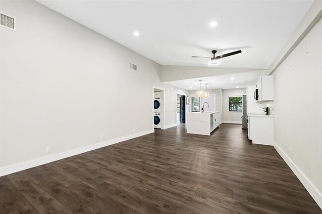 Building Photo - 3701 Arelia Dr