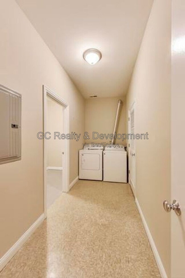 Building Photo - 4610 N Ashland Ave