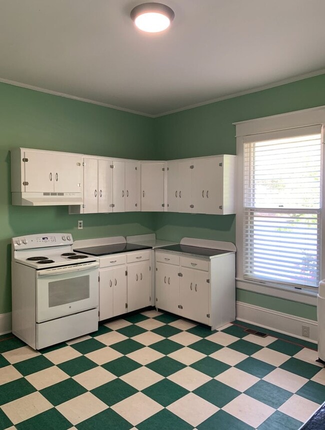 Building Photo - 110 N Hilliard St