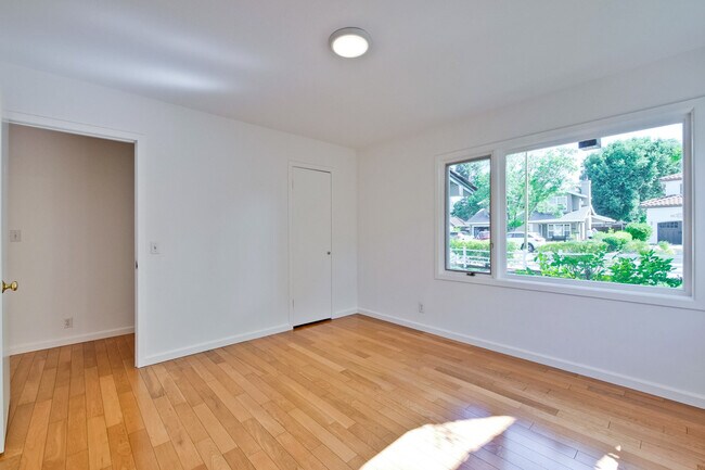 Building Photo - 2878 Bryant St
