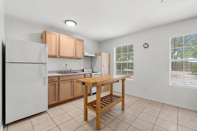 Building Photo - 133 Sunrise Cir